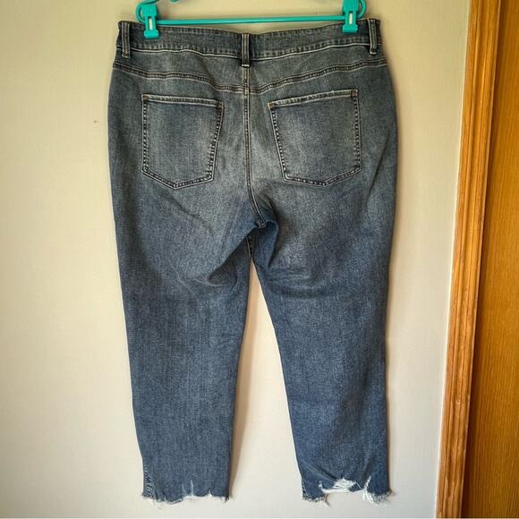 Maurices Distressed Light Wash Skinny Jean Size 18W - Picture 2 of 11